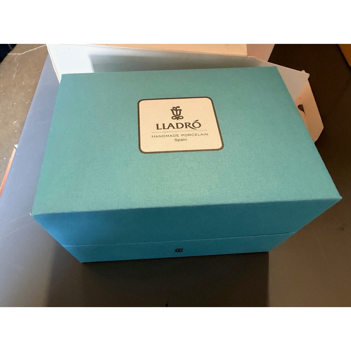 New - Lladro Playful Beagle Poreclain Figurine