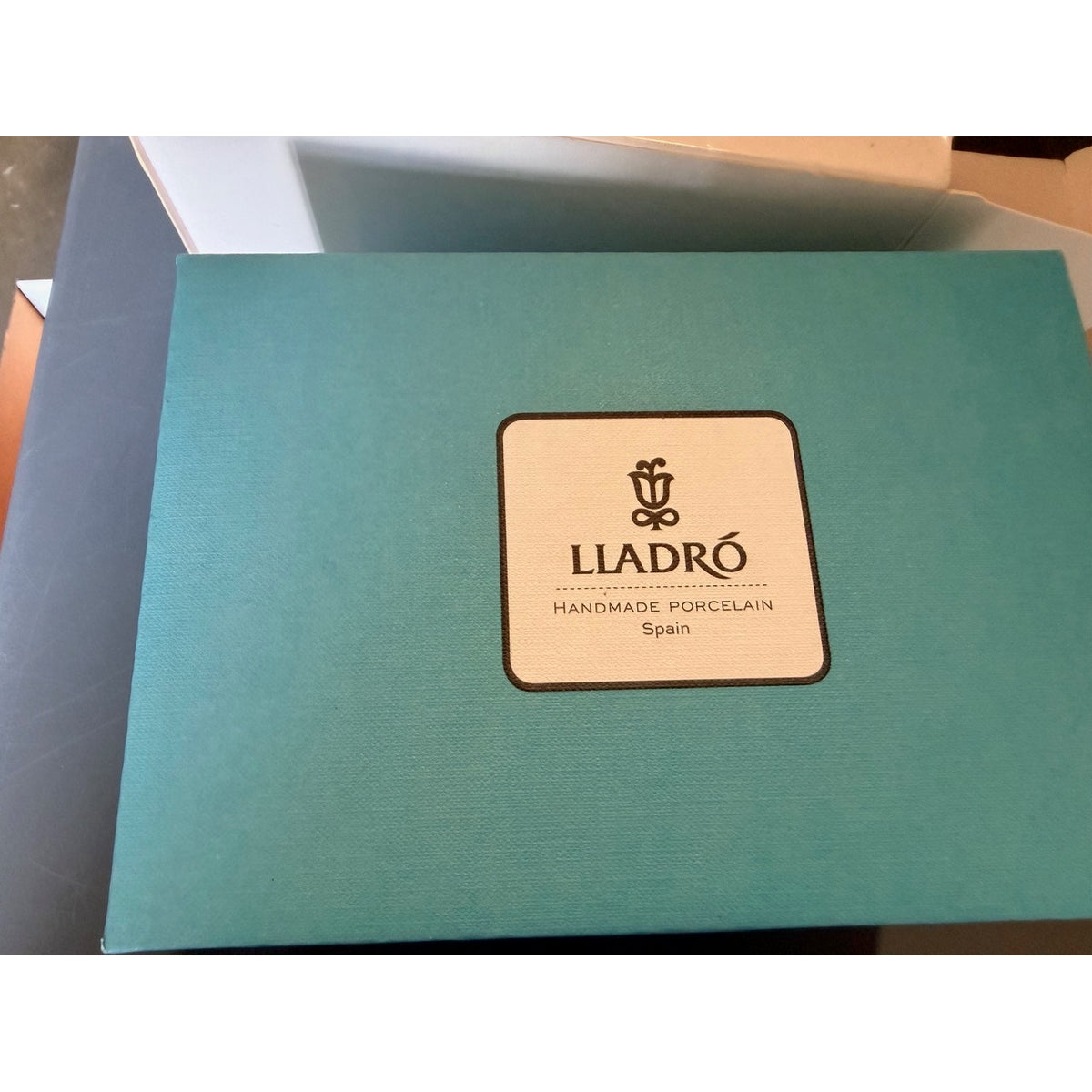 New - Lladro Playful Beagle Poreclain Figurine
