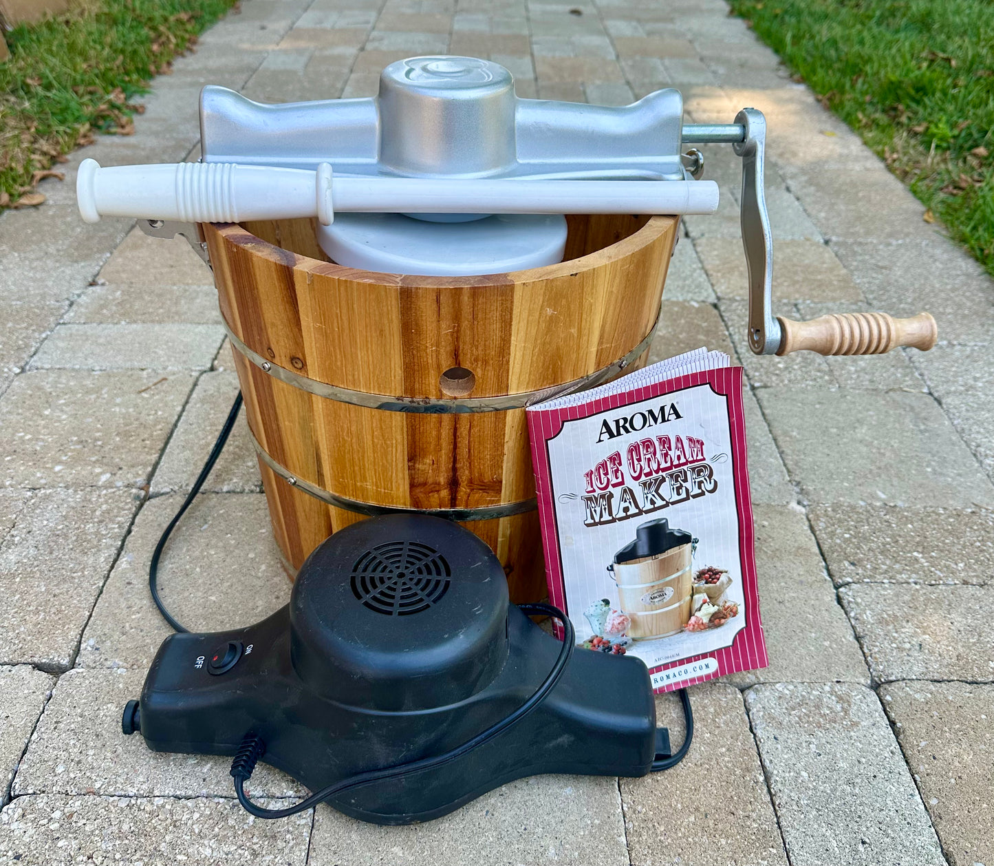 Aroma 6-Qt Wooden Bucket Ice Cream Maker – Electric & Hand Crank