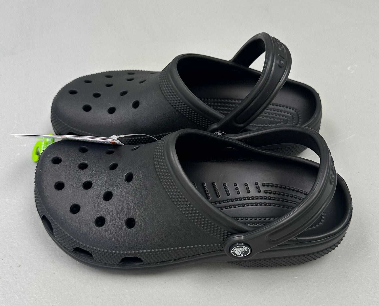 Crocs Unisex-Adult Classic Clog, Clogs for Women and Men (Women’s Size 9, Men’s Size 7)