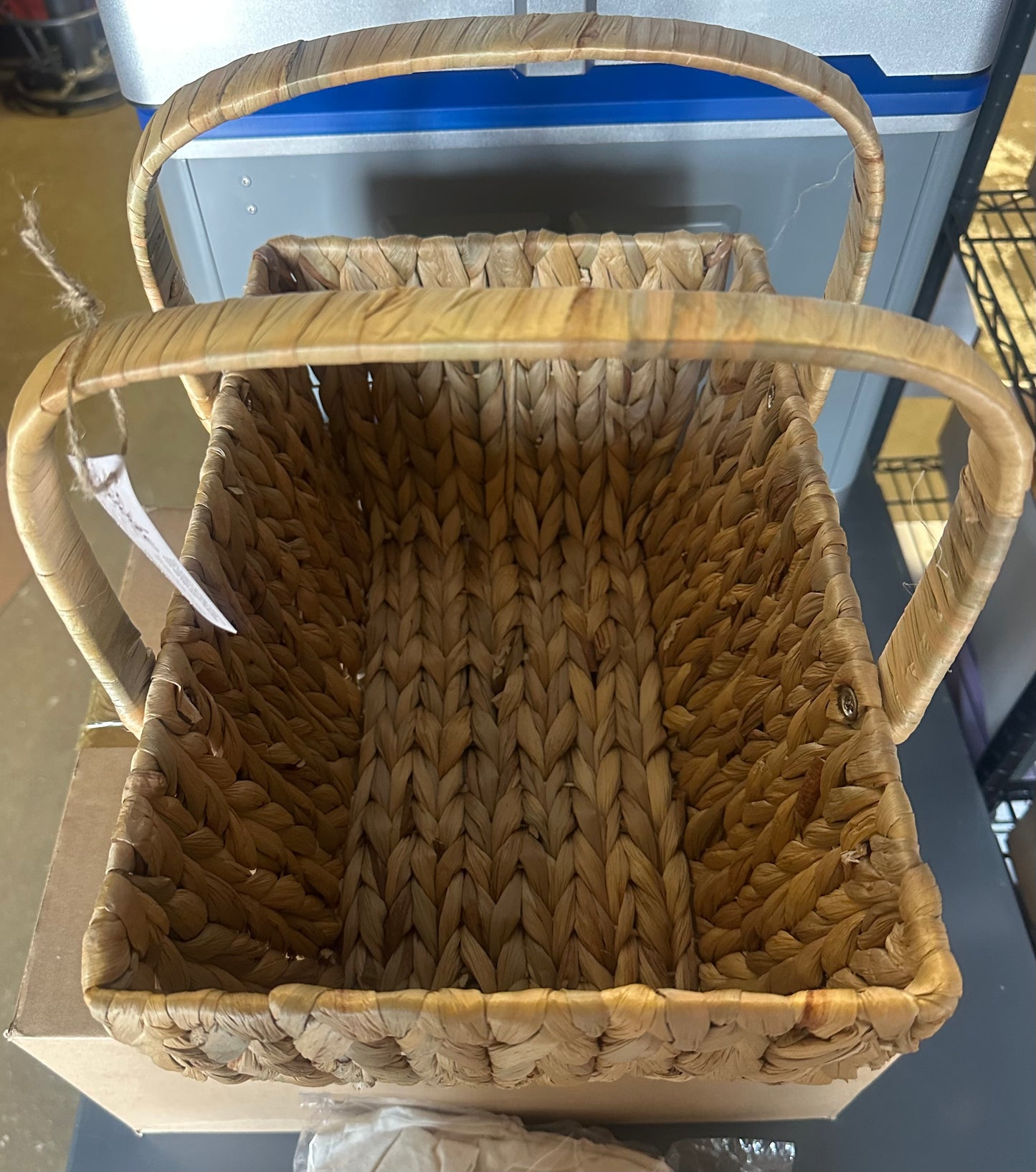 Wicker Picnic Basket with Handle, Wicker Bread Basket with Liner, Gift Basket for Easter, Weddings, Garden, Picnic and Home Decor