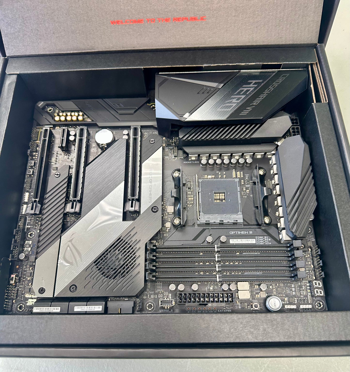 ASUS ROG Crosshair VIII Hero X570 AM4 Gaming Motherboard – Open Box
