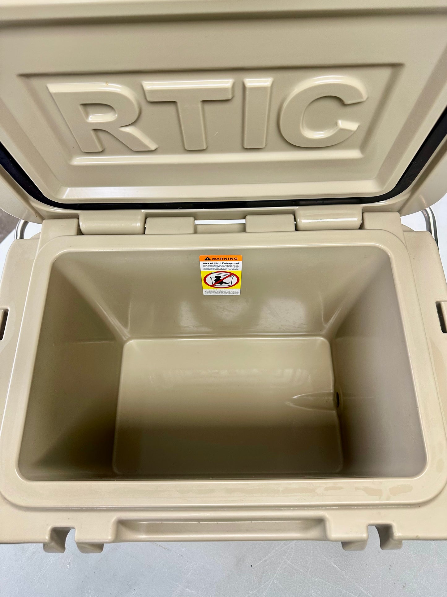 RTIC 20 QT Ultra-Tough Hard Cooler, Portable Hard Ice Chest Box for Beach, Drinks, Camping, Picnic, Fishing, Boat and Barbecue