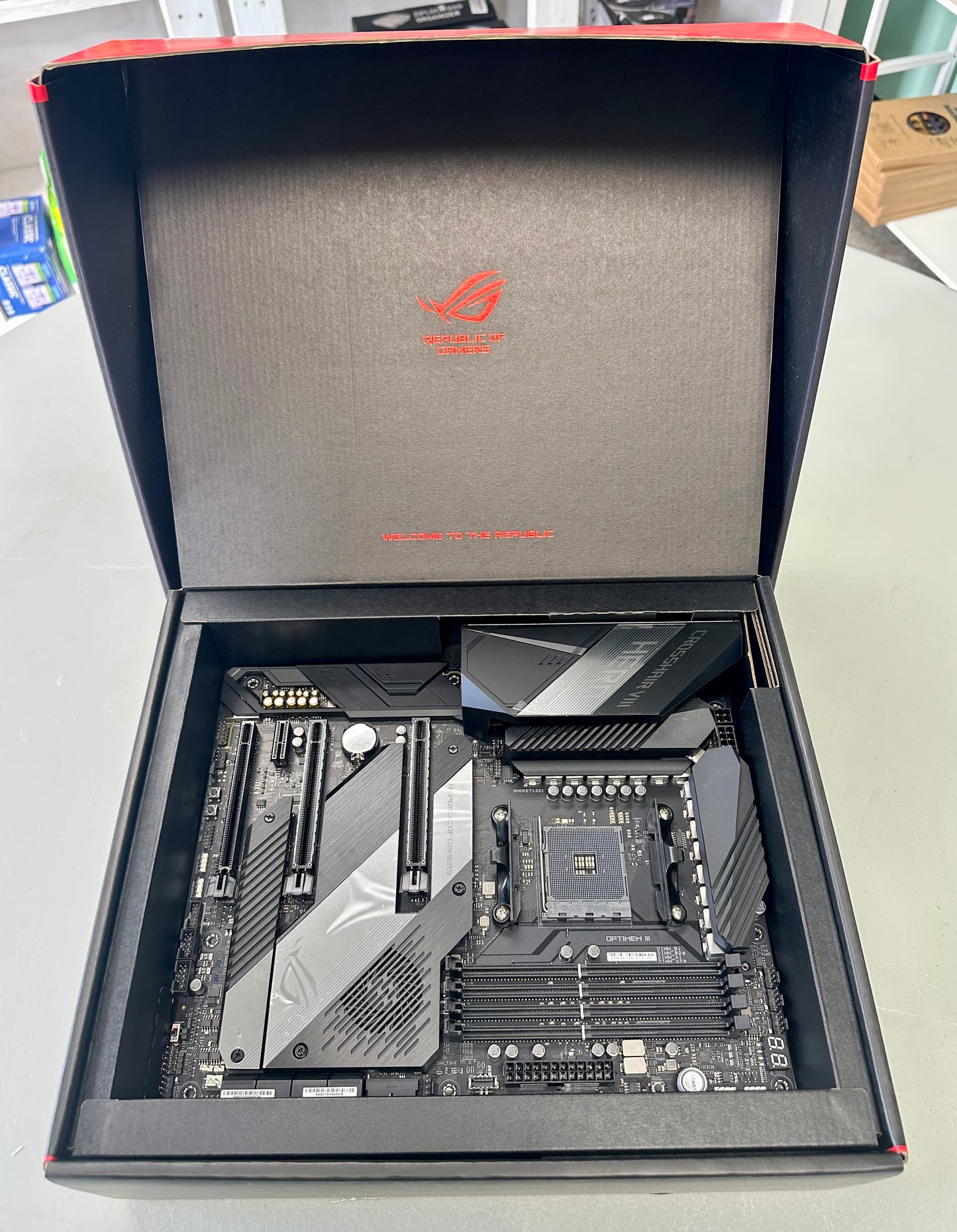 ASUS ROG Crosshair VIII Hero X570 AM4 Gaming Motherboard – Open Box