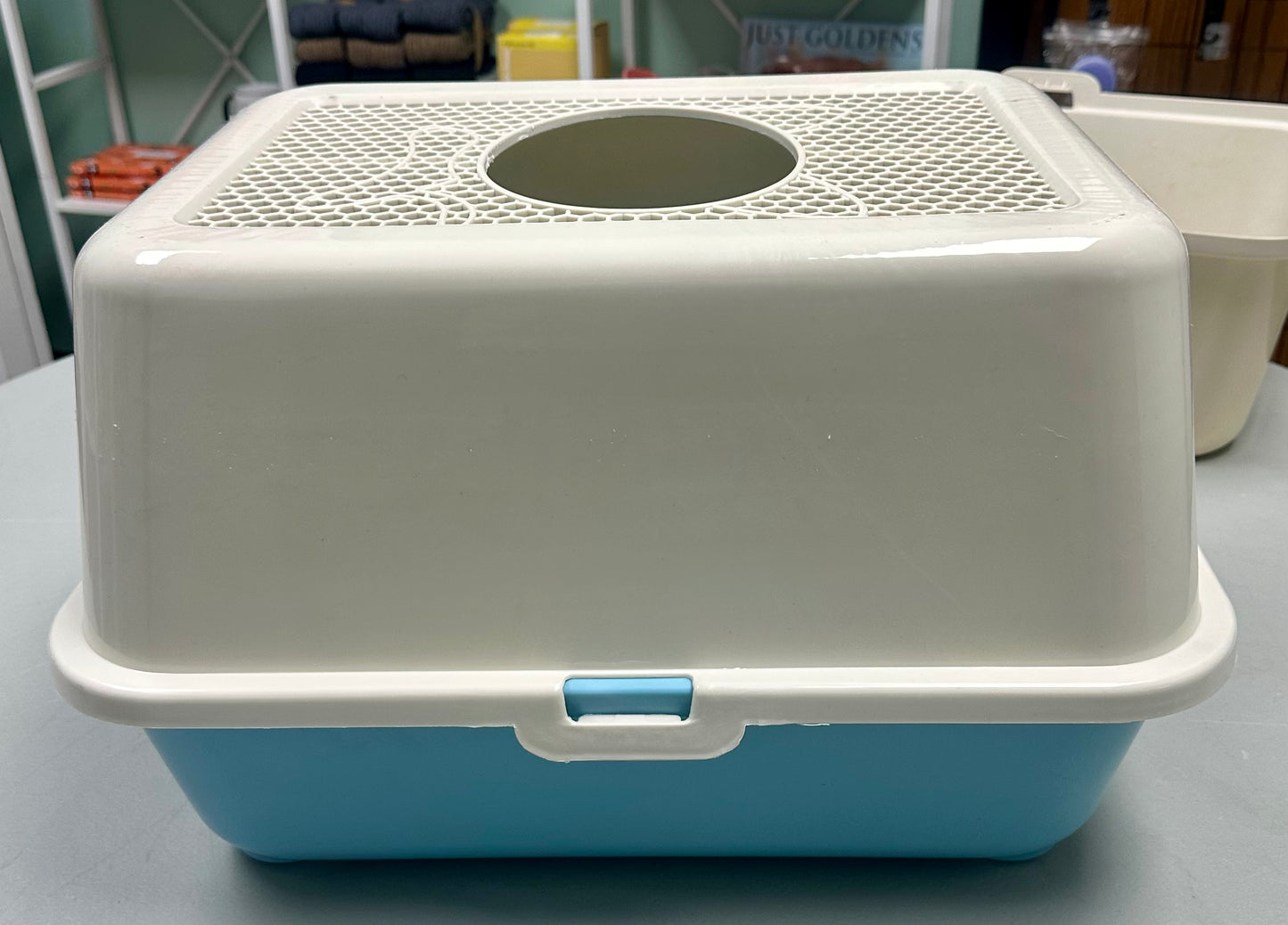 Cat Litter Box with Lid, Fully Enclosed Splash-Proof and Leak-Proof Easy Installation and Clean Litter Box for Cats