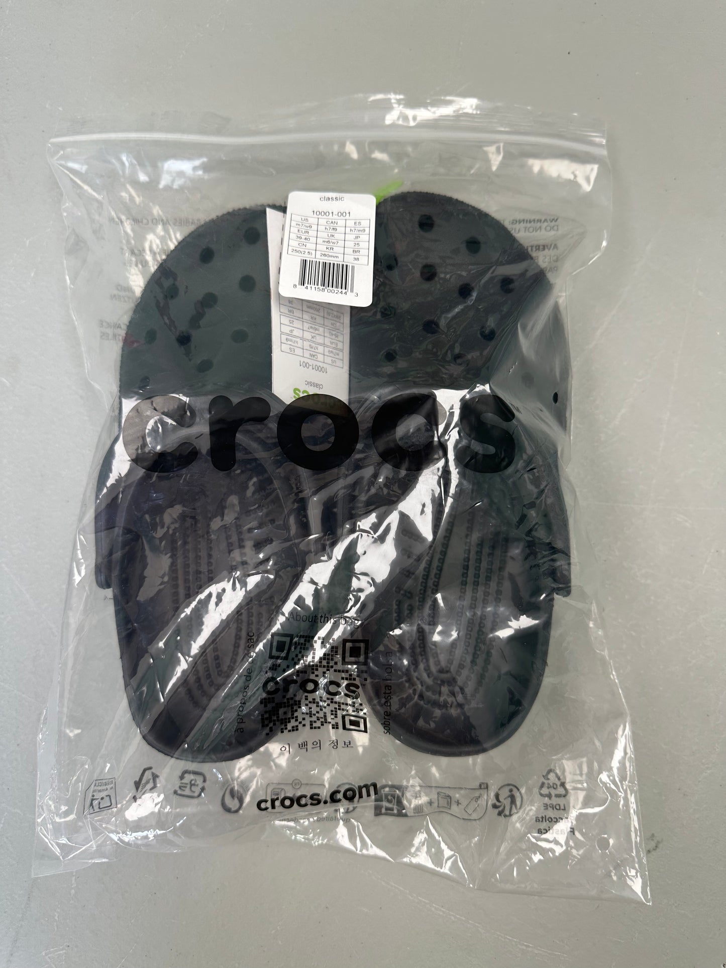Crocs Unisex-Adult Classic Clog, Clogs for Women and Men (Women’s Size 9, Men’s Size 7)