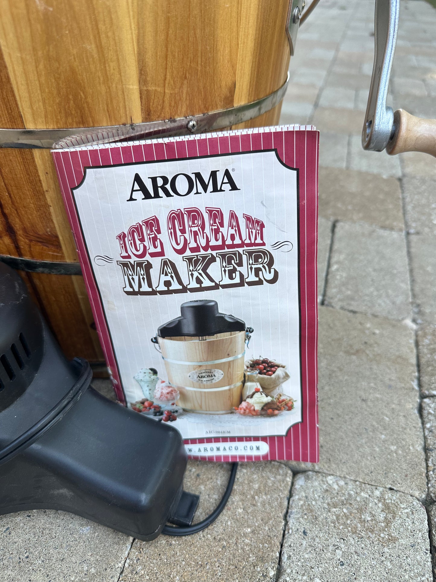 Aroma 6-Qt Wooden Bucket Ice Cream Maker – Electric & Hand Crank