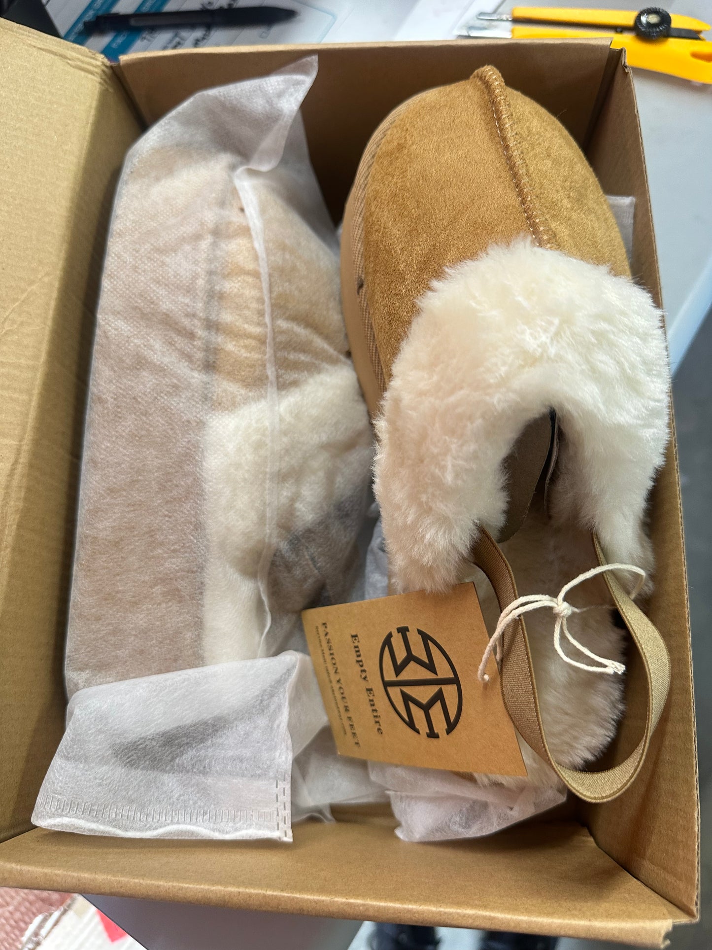 Women's Platform Slippers, Suede Fuzzy Slippers with Strap (Size 8)