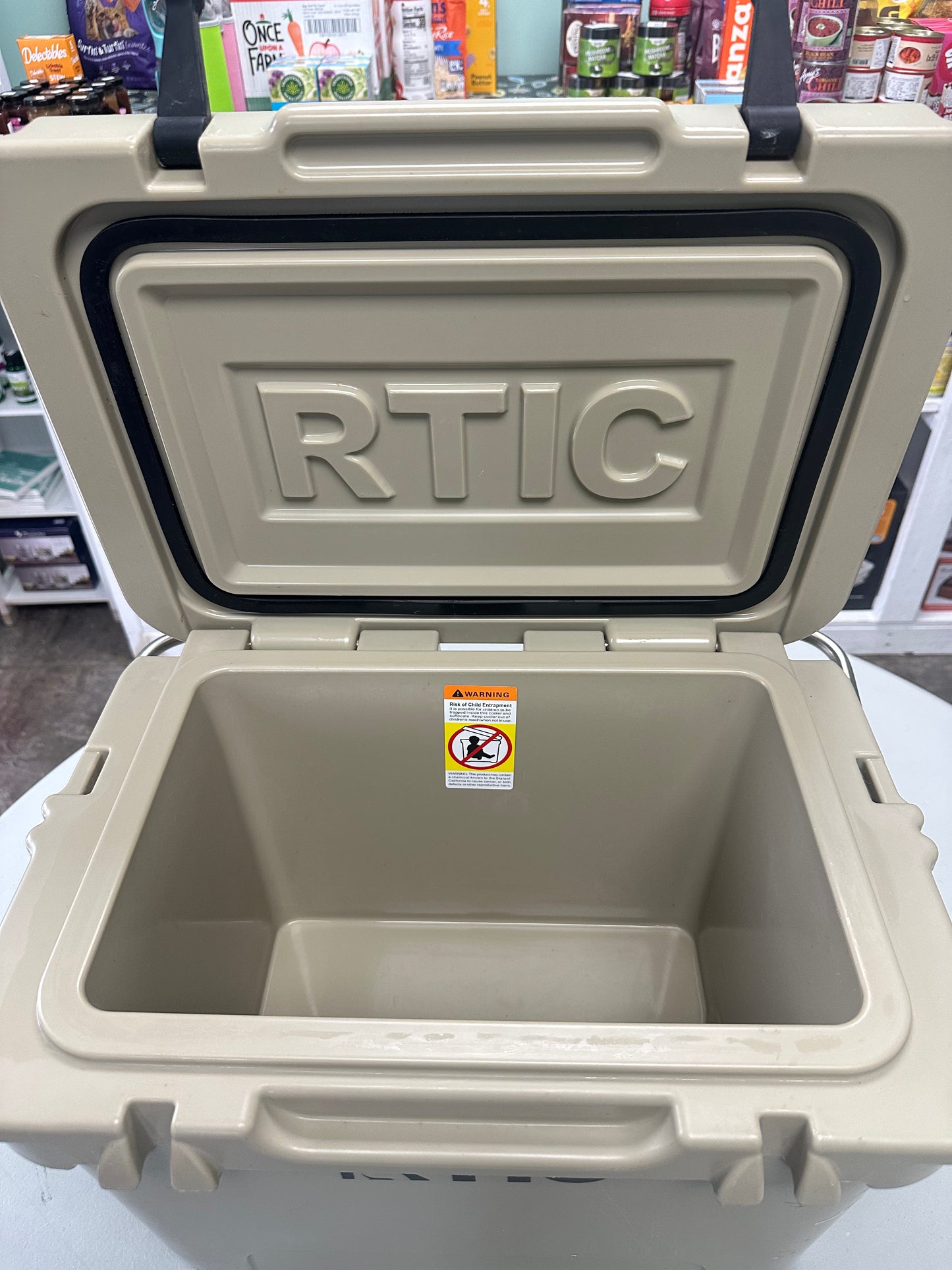 RTIC 20 QT Ultra-Tough Hard Cooler, Portable Hard Ice Chest Box for Beach, Drinks, Camping, Picnic, Fishing, Boat and Barbecue